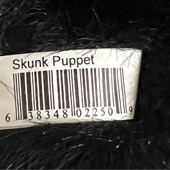 Folkmanis Skunk & Beaver hand puppet plush stuffed animal - Picture 5 of 7